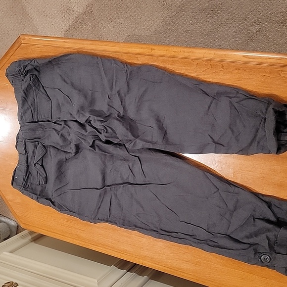 Charcoal Cargo Capri Pants - Picture 4 of 4